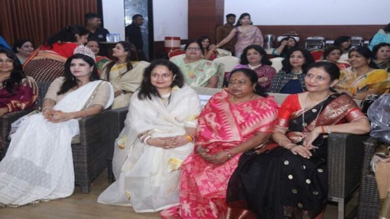 जिस कार्यक्रम में महापौर पहुंची, उसमें मिसेस सेंट्रल इंडिया का क्राउन चोरी