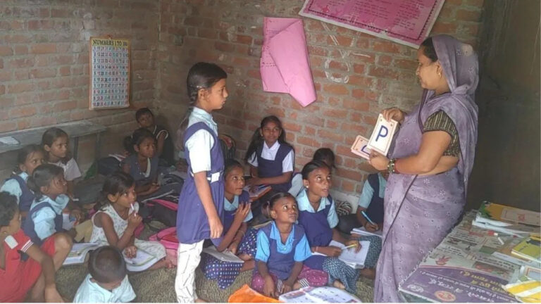 शिक्षा व्यवस्था की पोल: मैडम ने किराए पर लिया कमरा, खोल दिया सरकारी स्कूल… एक भवन तक नहीं बनवा पाई सरकार