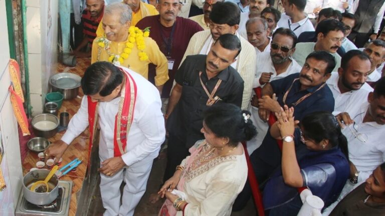 CM ने बनाई चाय, पत्नी ने कहा मुझे तो कभी चाय बनाकर नहीं पिलाई, तो ये बोले मोहन यादव