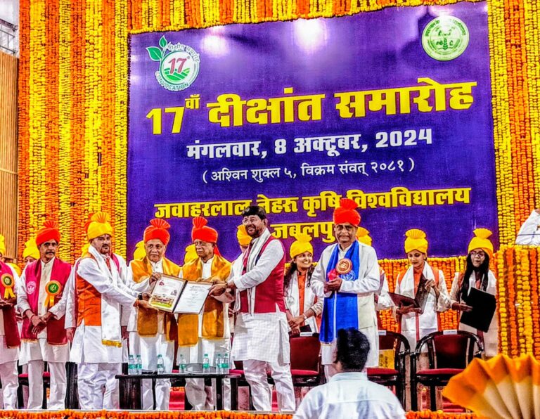 डॉ. पुष्पेंद्र सिंह यादव डॉक्टर ऑफ फिलॉसफी की मानद उपाधि से सम्मानित