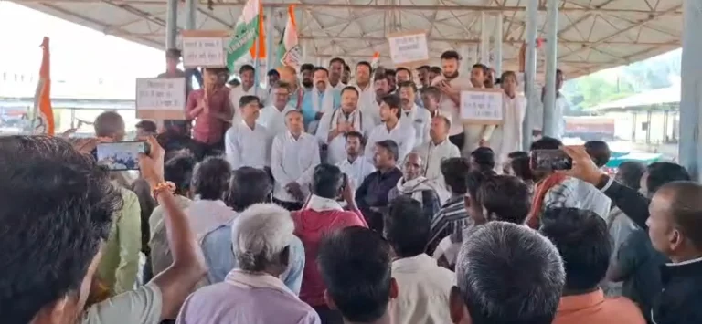 खाद की समस्या को लेकर कांग्रेस प्रदर्शन, दी ये चेतावनी