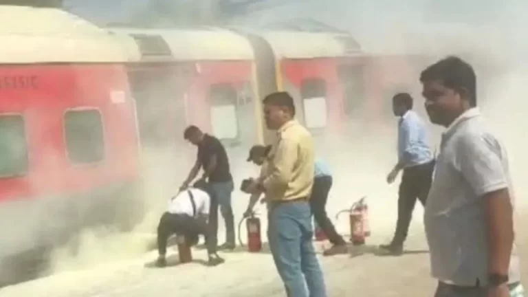 बर्निंग ट्रेन बनने से बची इंटरसिटी एक्सप्रेस, एसी कोच में आग से हड़कंप