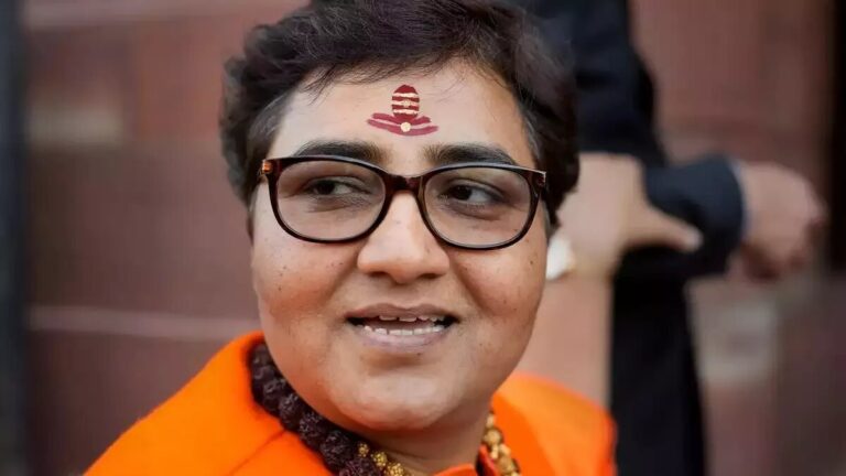 साध्वी प्रज्ञा को NIA कोर्ट से जमानती वारंट हुआ जारी, पूर्व सांसद ने कही ऐसी बात