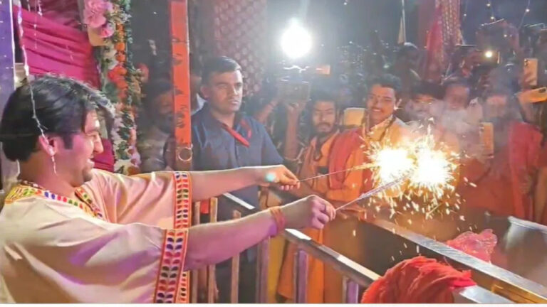पंडित धीरेंद्र शास्त्री ने विरोधियों के नाम के बम फोड़े