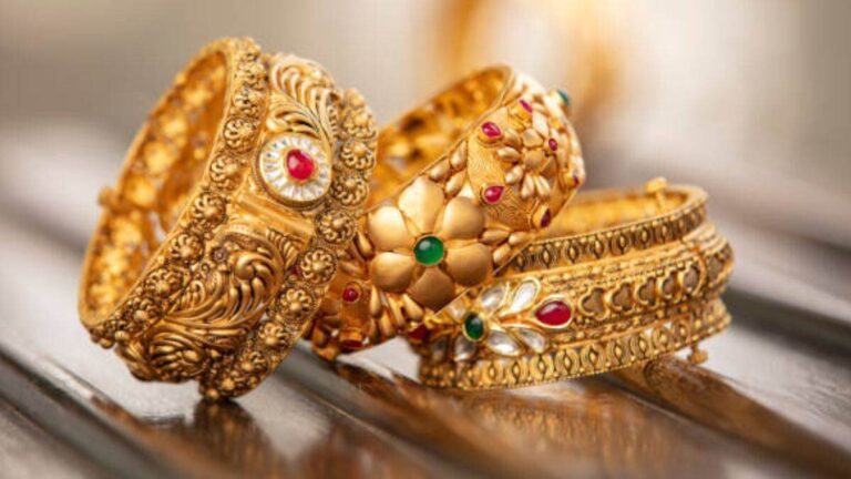 दीवाली के बाद सोना-चांदी में बड़ी गिरावट, इतने रुपये तक सस्ता हुआ
