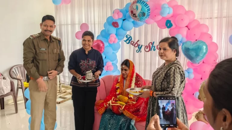 थाने में हुई महिला आरक्षक की गोद भराई, TI ने निभाया पिता का फर्ज