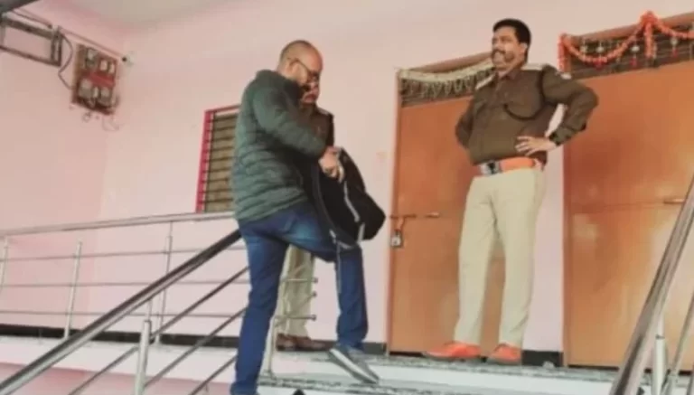 मां किचन में व्यस्त, दो मासूमों ने पी लिया फिनाइल