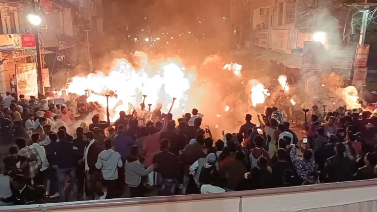 मशाल जुलूस में भगदड़ से लोग कई झुलसे, घायलों को किया अस्पताल में भर्ती