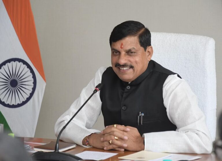 CM का पहला विदेश दौरा, 24 को मुंबई से होंगे रवाना