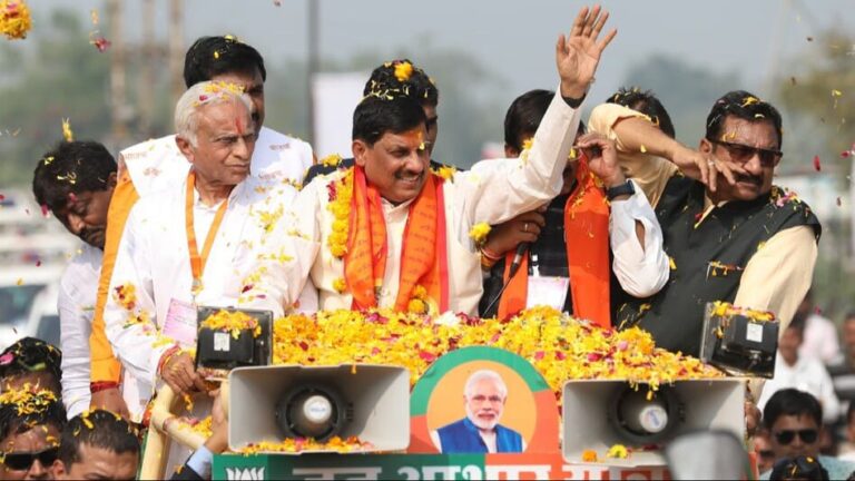 सिंधिया के गढ़ में CM मोहन यादव का बार-बार दौरा, सिंधिया के न आने की चर्चाएं