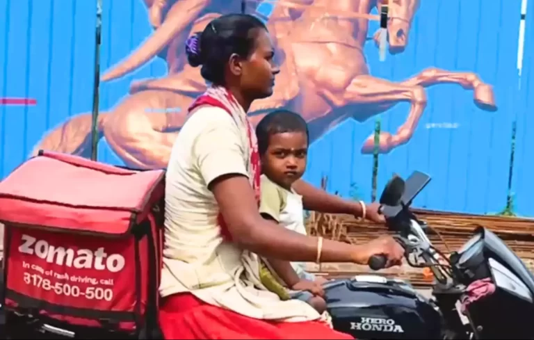 आगे बच्चा, पीछे फूड पार्सल, जोमैटो मां का ये संघर्ष