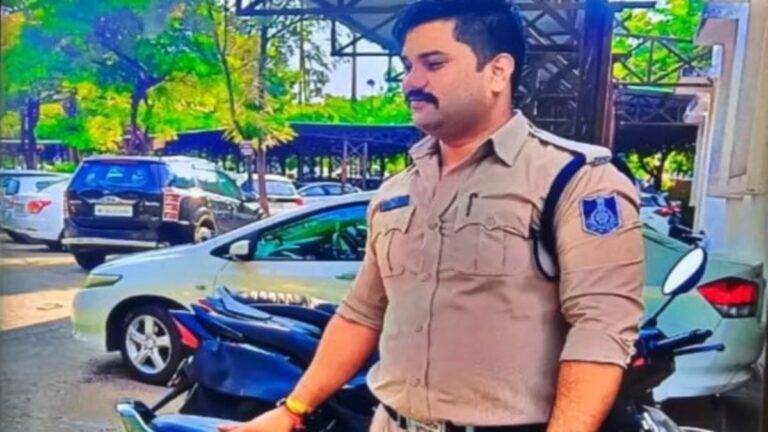 फर्जी पुलिसवाला अवैध वसूली करते हुए रंगे हाथ गिरफ्तार