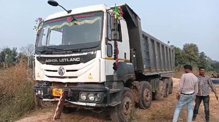 ट्रक की टक्कर से ऑटो सवार 4 लोगों की मौत, 5 लोग घायल