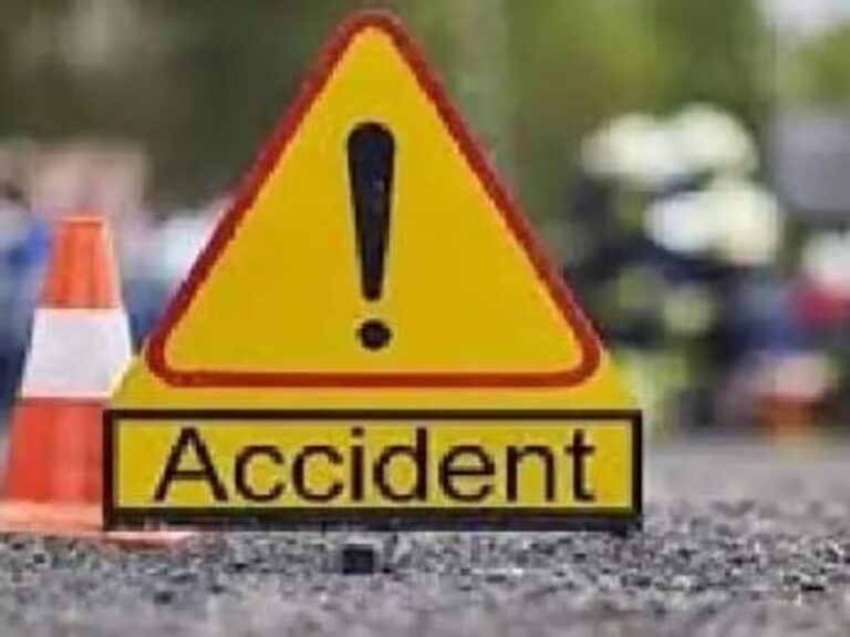 रेत ट्रक का आतंक, दो युवकों को कुचला, हुई मौत