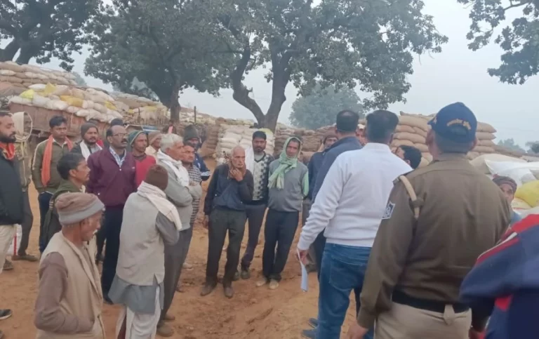 धान केंद्र पर हुआ औचक निरीक्षण, प्रबंधक को नोटिस, अधिकारी सस्पेंड