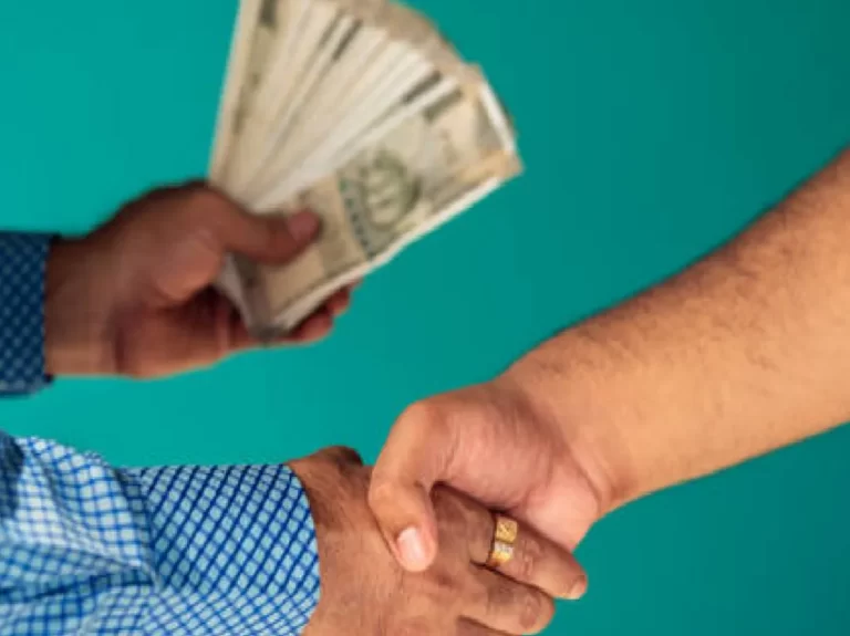 डेढ़ लाख रिश्वत लेते पकड़ा गया ड्राइवर, SDM का ट्रांसफर