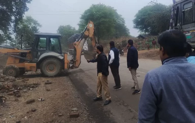 गुना के बजरंगगढ़ में गरजा बुलडोजर, अवैध कब्जों पर कार्रवाई