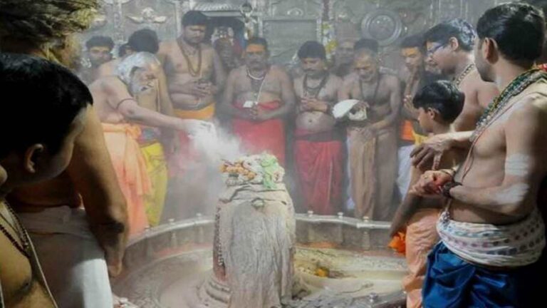 उज्जैन में महाकाल मंदिर के लिए भस्म आरती की ऑनलाइन बुकिंग बंद, ये है वजह