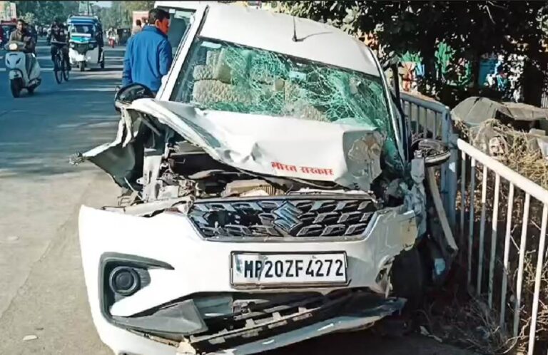 डॉक्टर की बेकाबू कार ने छह को टक्कर मारी , हादसे में दो की मौत