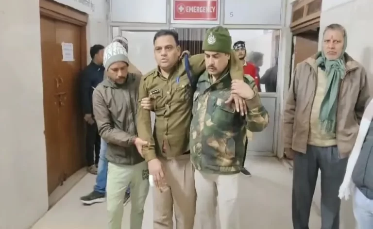 आबकारी टीम पर हमला, शराब जब्ती के दौरान सर्विस रिवाल्वर भी छीनी