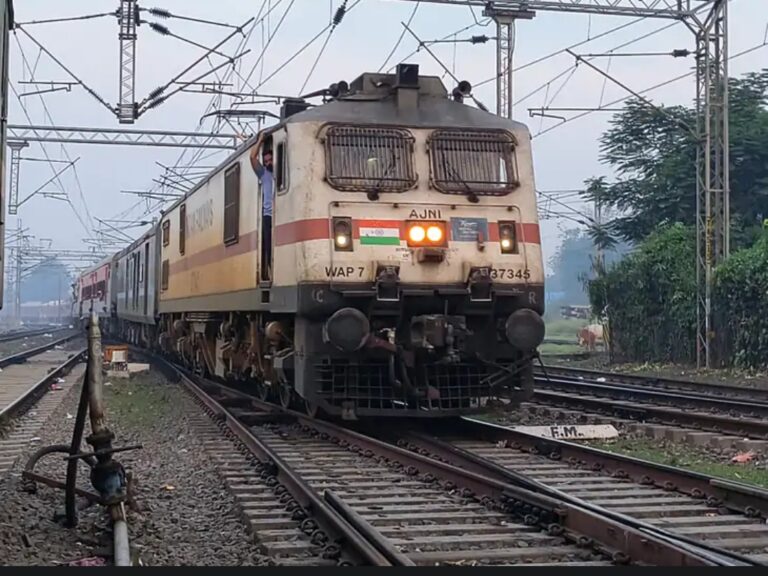 महाकुंभ में 28 जनवरी से 4 फरवरी तक 20 ट्रेनों के रूट बदलेंगे, यात्रा से पहले देखें लिस्ट