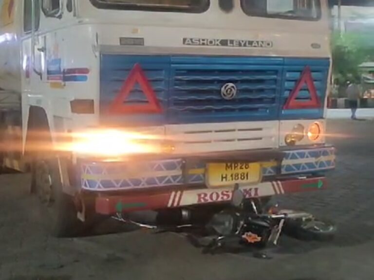 टैंकर और बाइक की भिड़ंत, हादसे में बाइक चालक की मौत