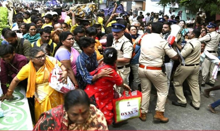 तिरुपति बालाजी में भगदड़, 6 श्रद्धालुओं की मौत, 40 घायल