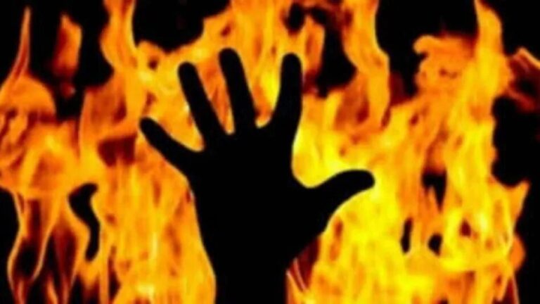 झोपड़ी में लगी आग में जिंदा जल गईं 3 बच्चियां, 2 की मौत