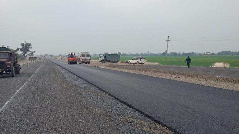 इंदौर-हरदा हाईवे से जुड़ेंगे 16 गांव, 8 लेन सड़क का 50% काम हुआ पूरा