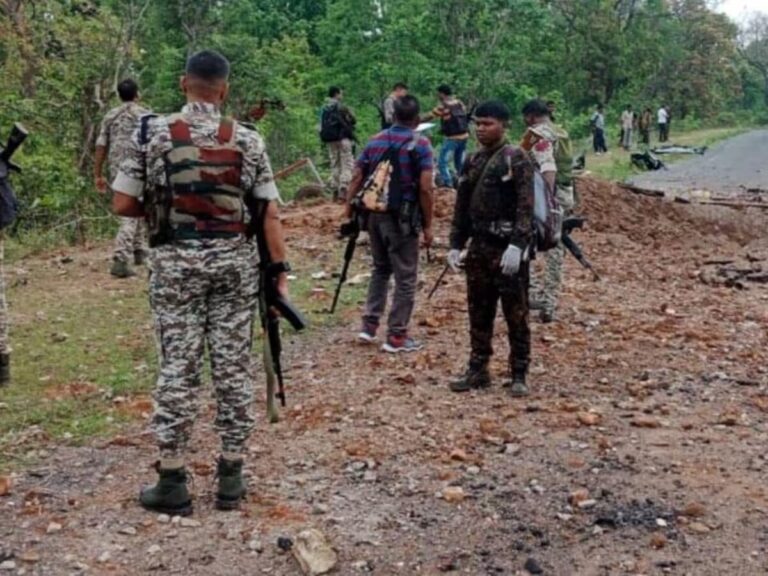 MP में 14 लाख की इनामी आशा समेत 4 महिला नक्सली ढेर, हथियार बरामद