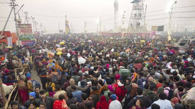 महाकुंभ में भीड़ का दबाव, सड़कों पर जाम, संगम स्टेशन 14 फरवरी तक बंद