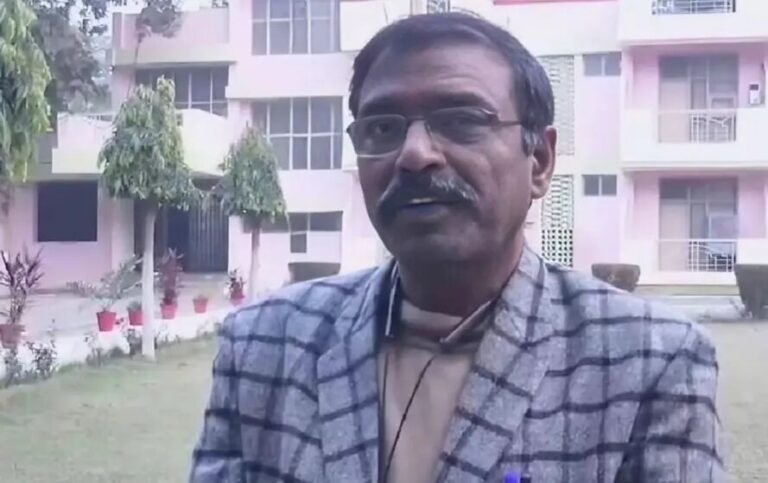 तहसीलदार पर 5 हजार का इनाम, समझिए पूरा मामला