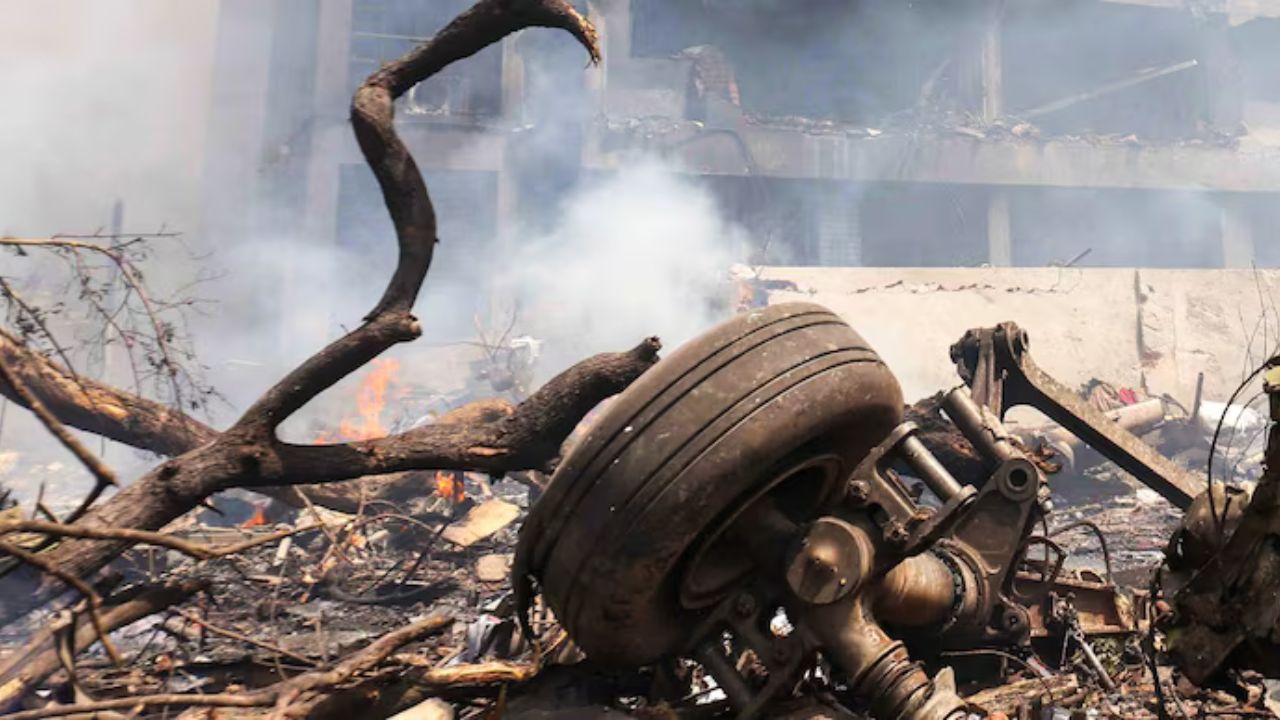 Ahmedabad Plane Crash: एक प्लेन और 329 जिंदगियां! Air India की उस फ्लाइट से नहीं आया कोई ज़िंदा वापस