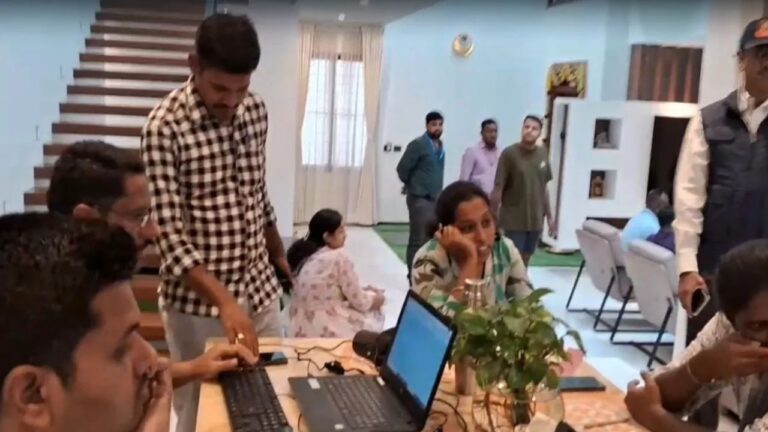 Lokayukta Raid: 8 अफसरों के घरों में छापा, जब्त हुई करोड़ों कीमत की चीजें – लोकायुक्त की बड़ी कार्रवाई