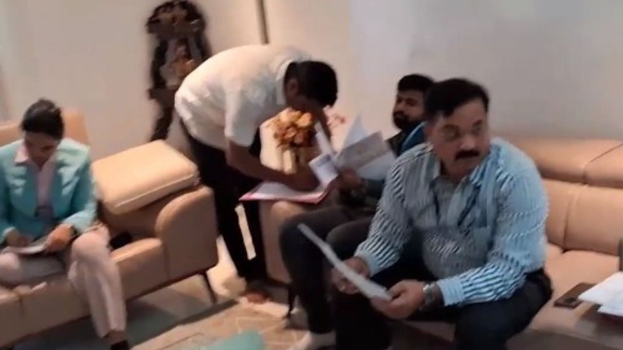 Lokayukta Raid: 8 अफसरों के घरों में छापा, जब्त हुई करोड़ों कीमत की चीजें – लोकायुक्त की बड़ी कार्रवाई