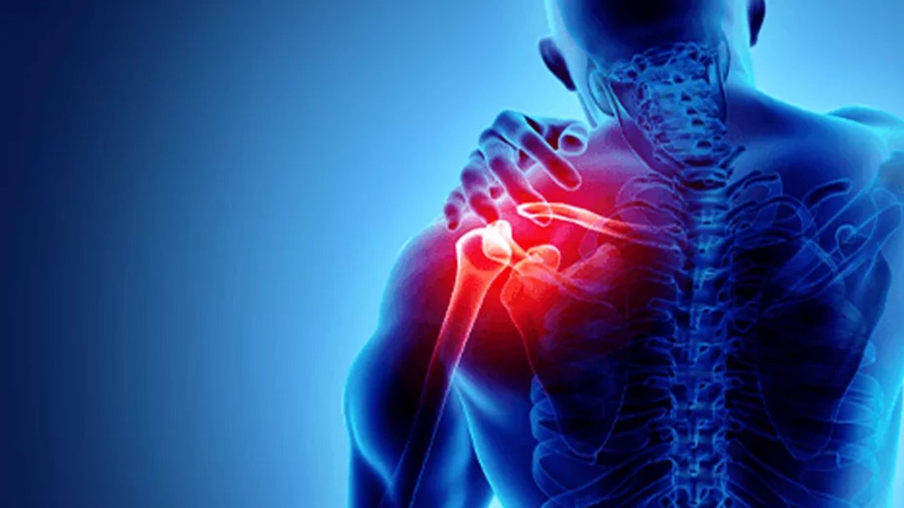 Shoulder Pain: कंधे का दर्द नहीं है मामूली बात हो सकता है गंभीर बीमारी का संकेत! जानिए डॉक्टर की सलाह