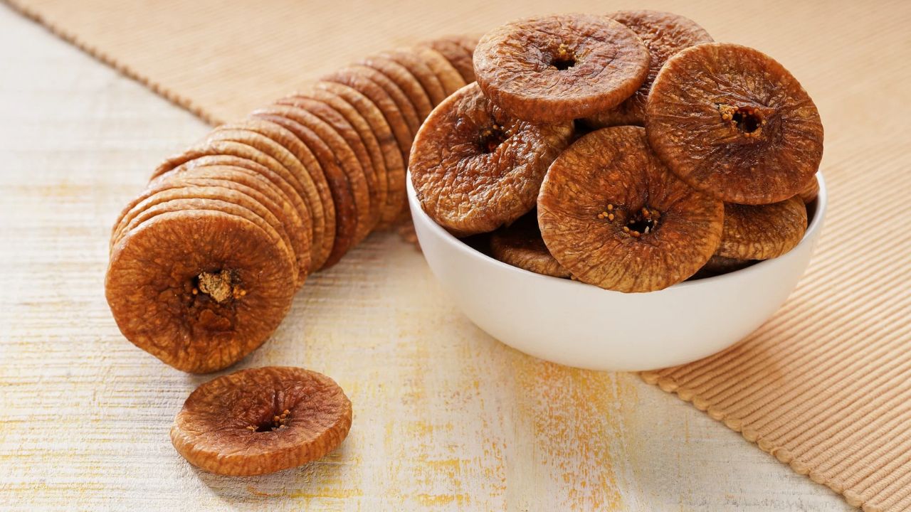 Fig Benefits: रातभर दूध में भीगे अंजीर का सुबह ऐसा असर कि डॉक्टर भी चौंक जाएं! जानिए अंजीर के फायदे 