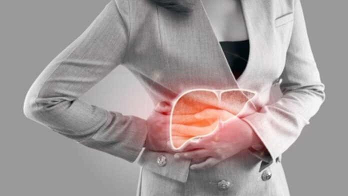 Liver Damage Symptoms: क्या बार बार सूज रहा है पेट या लगती है उल्टी तो हो जाइए सावधान हो सकता है लीवर की खतरनाक बीमारी की शुरुआत