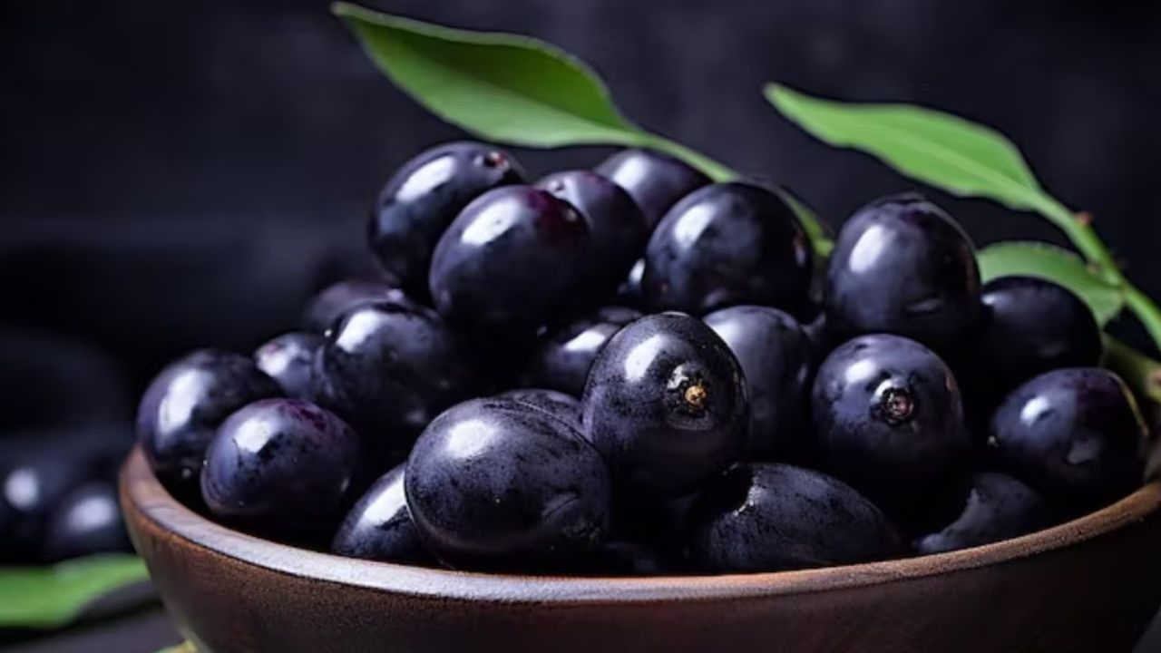 Jamun बना सकता है जहर! जानिए खाने के वक्त की वो 3 गलतियां जो सेहत बिगाड़ सकती हैं