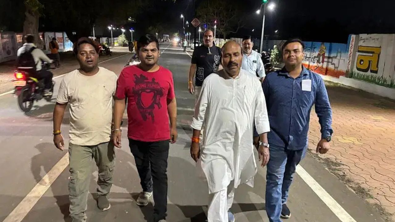 MP News: जब मंत्री बना आम आदमी! दमोह की गलियों में बिना सुरक्षा के पैदल निकले वीरेंद्र खटीक