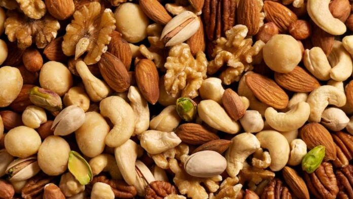 Dry Fruits नहीं हर किसी के दोस्त, कहीं आपकी सेहत को भी तो नहीं कर रहे नुकसान?