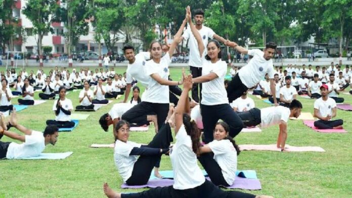 Indore News: इंदौर में कल योग की महापर्व पर ऐतिहासिक जुटान, सुबह 6 बजे राजवाड़ा बनेगा ध्यान केंद्र!