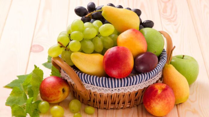 High sugar fruits: सेहत के नाम पर मीठा ज़हर! जानिए कौन से फल छिपा सकते हैं शुगर का खतरा