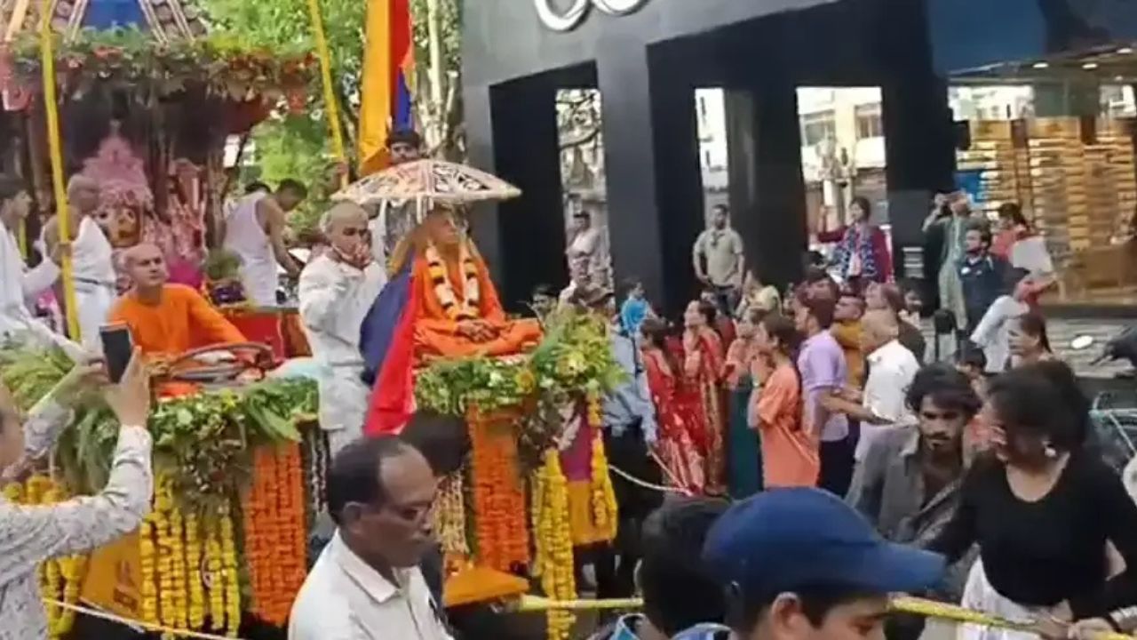 Rath Yatra In Ujjain: शाही मस्जिद पर गिरी चप्पलें, रथ यात्रा बनी तनाव की वजह, पुलिस CCTV से ढूंढ रही साजिशकर्ता