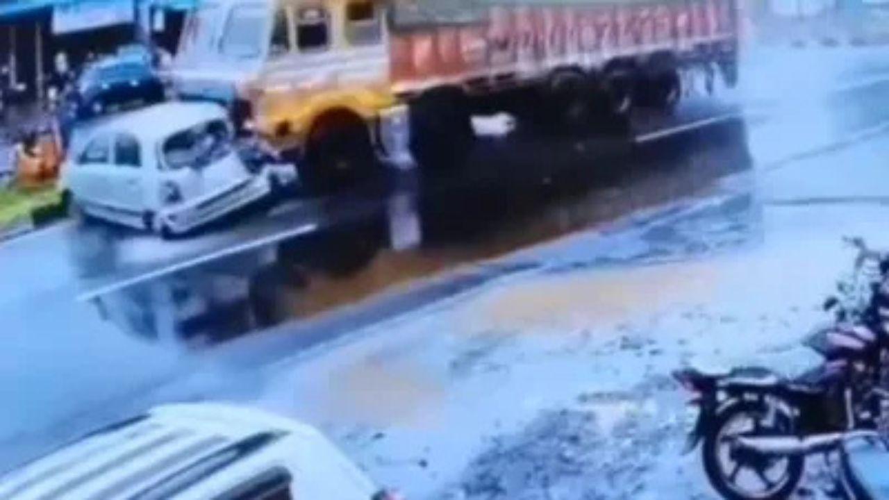 MP Accident: सड़क पर मौत की रफ्तार! ट्रक ने 500 मीटर तक घसीटी कार, CCTV में कैद खौफनाक मंजर