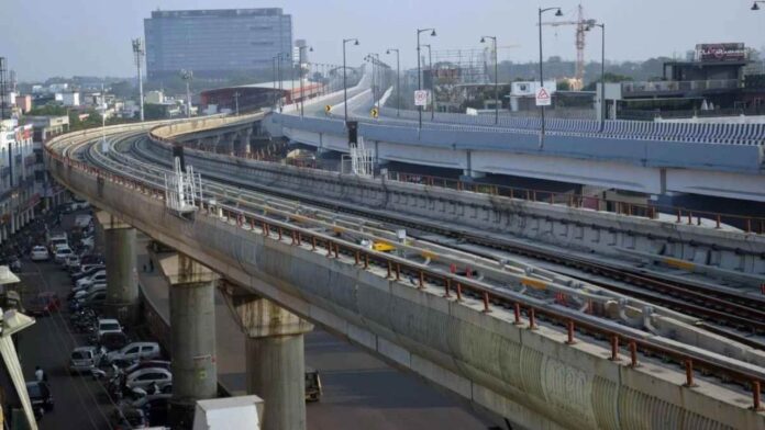 Bhopal Metro News: भोपाल मेट्रो विवाद! विकास के नाम पर हो रहा है शहर की सड़कों का विनाश