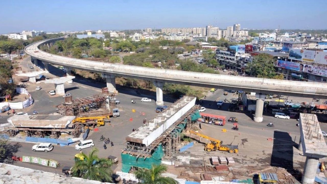 Bhopal Metro News: भोपाल मेट्रो विवाद! विकास के नाम पर हो रहा है शहर की सड़कों का विनाश