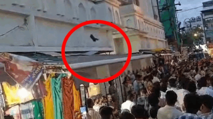 Rath Yatra In Ujjain: शाही मस्जिद पर गिरी चप्पलें, रथ यात्रा बनी तनाव की वजह, पुलिस CCTV से ढूंढ रही साजिशकर्ता