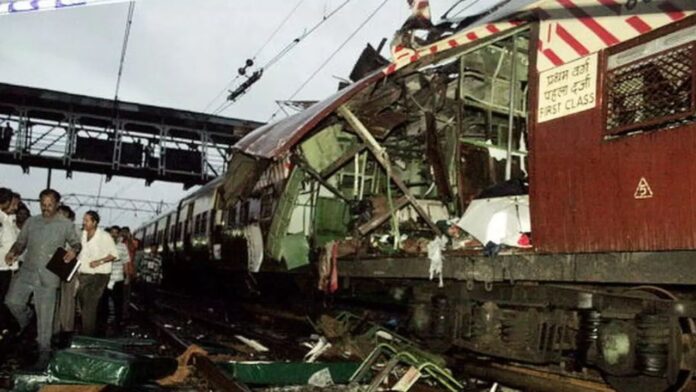 Mumbai Local Train Blast Case: हाईकोर्ट का चौंकाने वाला फैसला! 12 में से 11 आरोपी बरी, दोषी नहीं थे आरोपी