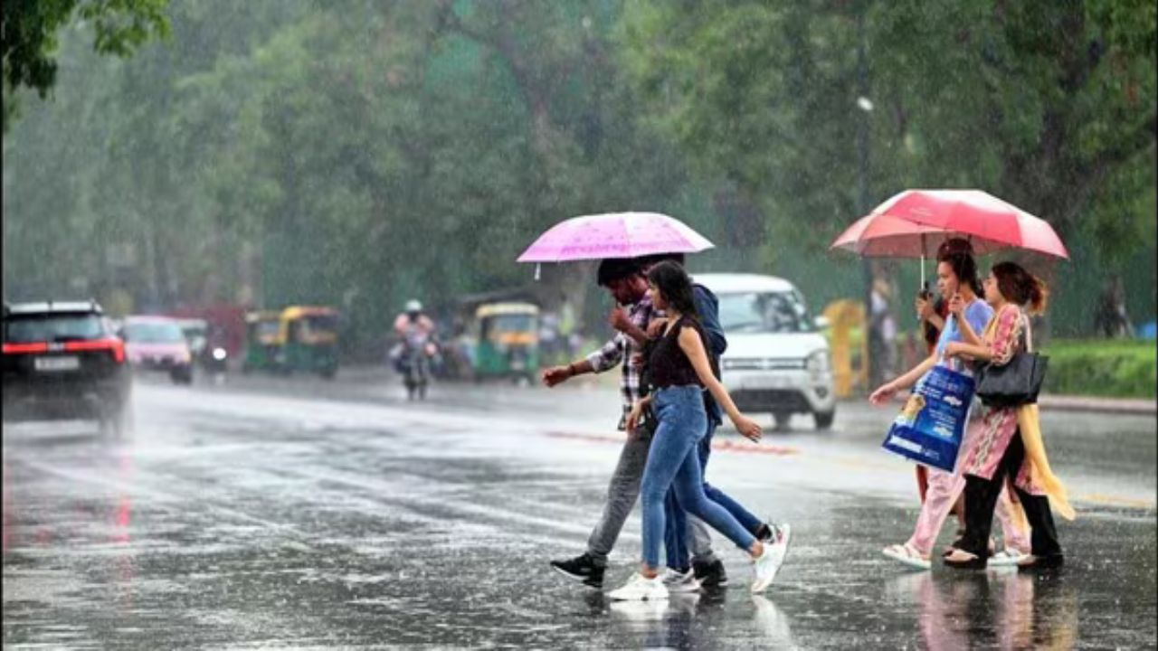MP Weather: मध्य प्रदेश में बारिश से राहत की उम्मीद लेकिन हालात अब भी गंभीर! स्कूलों में छुट्टी घोषित
